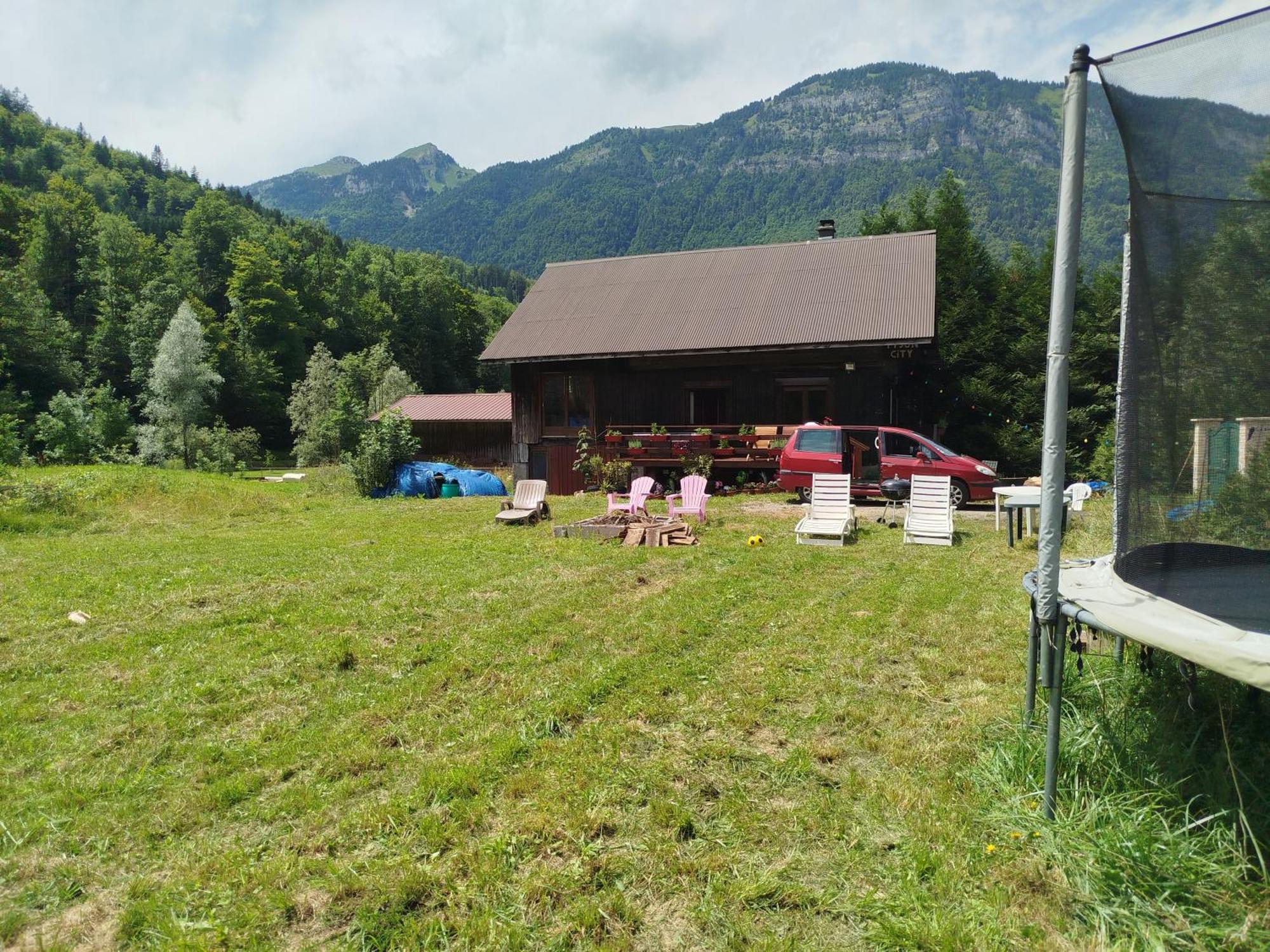 Chalet 8 Personnes + Grand Terrain Et Riviere Entremont Exterior photo